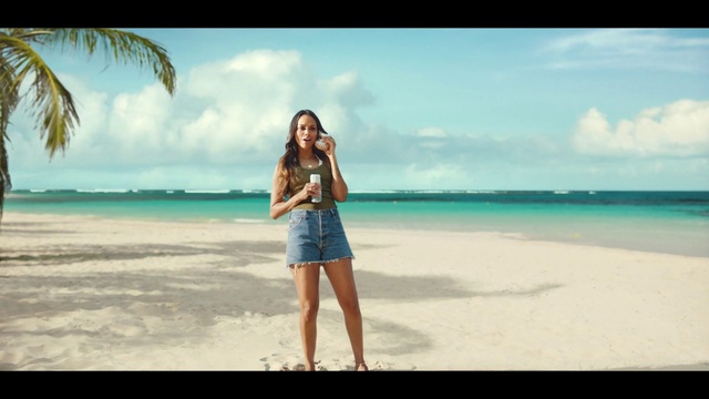 Video Reference: Water, Cloud, Sky, Daytime, Azure, People on beach, Flash photography, Beach, Happy, Waist