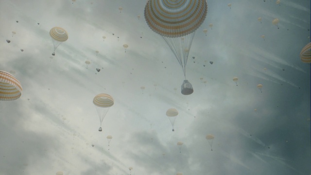 Video Reference: Cloud, Sky, Atmosphere, Azure, Water, Aerostat, Air sports, Parachute, Air travel, Balloon