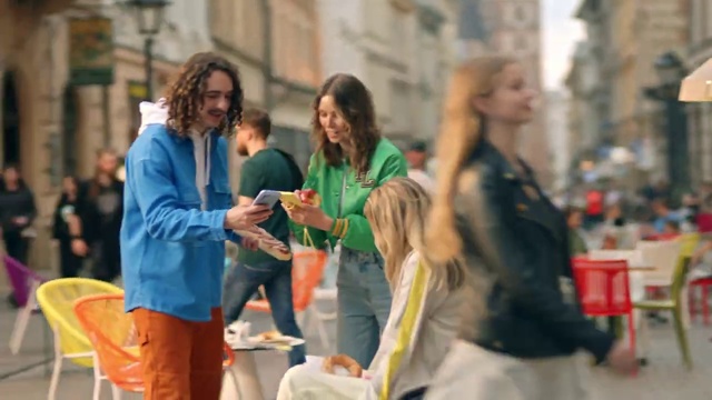 Video Reference: Daytime, Orange, Happy, Fun, Leisure, Crowd, Luggage and bags, Event, Recreation, City