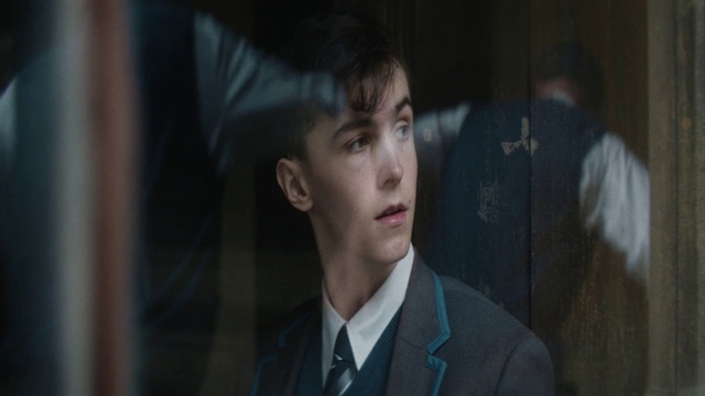 Video Reference: Flash photography, Dress shirt, Sleeve, Collar, Black hair, Blazer, Event, Formal wear, Darkness, Electric blue