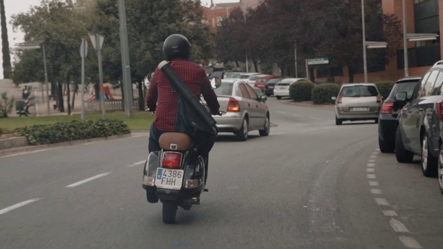 Video Reference: Tire, Wheel, Land vehicle, Vehicle registration plate, Vehicle, Motor vehicle, Car, Automotive lighting, Plant, Motorcycle helmet