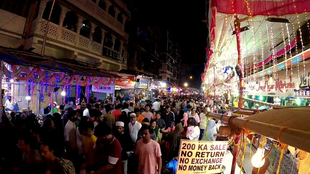 Video Reference: Building, Window, Market, Shopping, Public space, City, Retail, Crowd, Fun, Metropolitan area