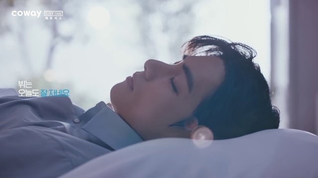 Video Reference: Eyebrow, Eyelash, Comfort, Flash photography, Neck, Cloud, Happy, Black hair, Eyewear, Electric blue