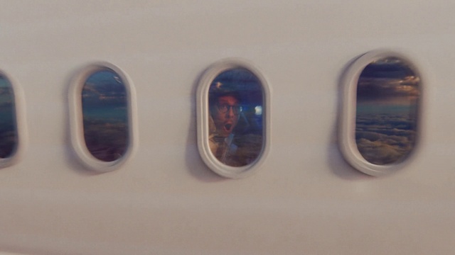 Video Reference: Paint, Grey, Fixture, Automotive design, Automotive lighting, Automotive exterior, Electric blue, Vehicle door, Font, Composite material