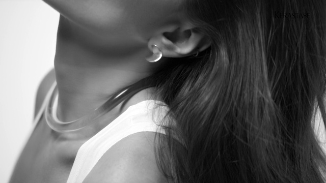 Video Reference: Nose, Lip, Eye, Smile, Eyelash, Neck, Human body, Flash photography, Jaw, Ear