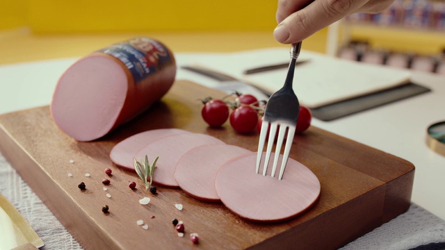 Video Reference: Food, Tableware, Table, Dishware, Cutlery, Ingredient, Kitchen utensil, Plate, Recipe, Tablecloth