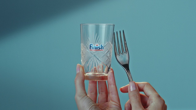 Video Reference: Tableware, Drinkware, Liquid, Azure, Fluid, Gesture, Material property, Drink, Electric blue, Glass