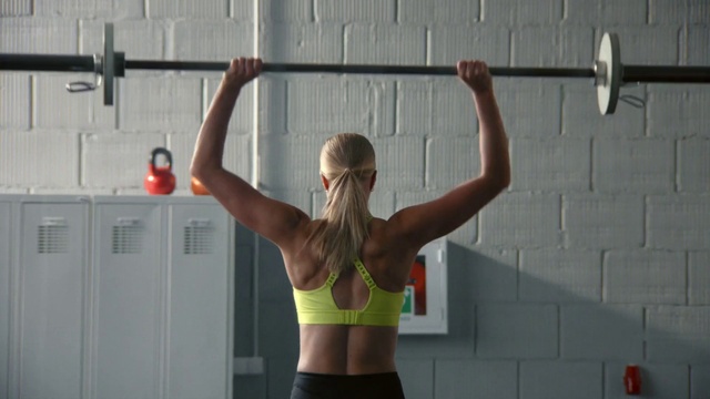 Video Reference: Joint, Hand, Shoulder, Muscle, Human body, Thigh, Waist, Elbow, Sportswear, Chest