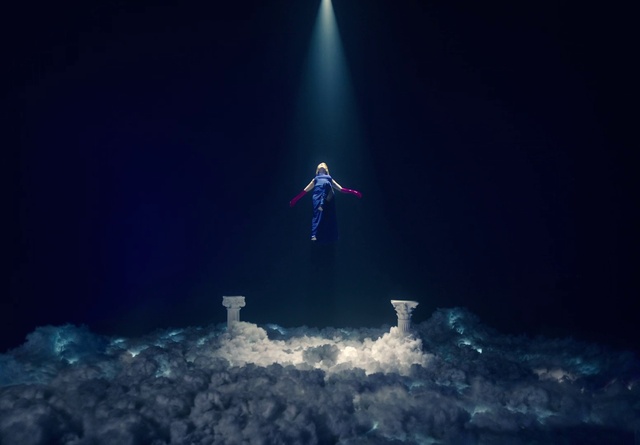 Video Reference: Water, Atmosphere, Sky, Flash photography, Electric blue, Wind, Wind wave, Sports, Space, Darkness