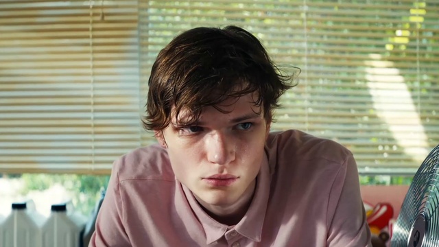 Video Reference: Forehead, Hairstyle, Eyebrow, Facial expression, Mouth, Human, Jaw, Neck, Eyewear, Cool