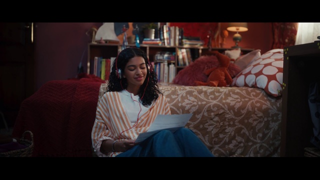 Video Reference: Comfort, Flash photography, Couch, Happy, Fashion design, Event, Electric blue, Fun, Magenta, Darkness