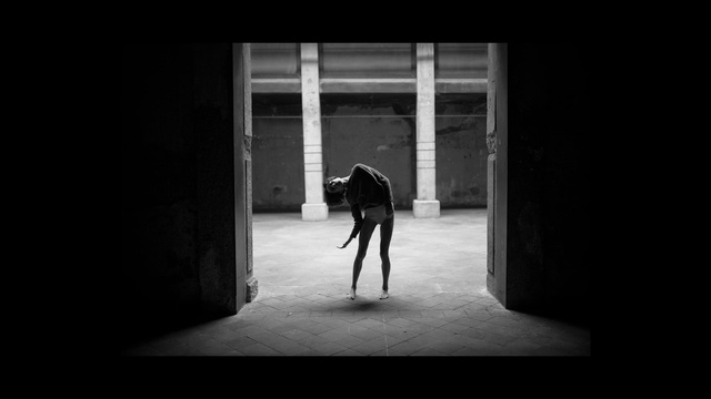 Video Reference: Flash photography, Grey, Style, Black-and-white, Tints and shades, Flooring, Entertainment, Monochrome photography, Darkness, Monochrome