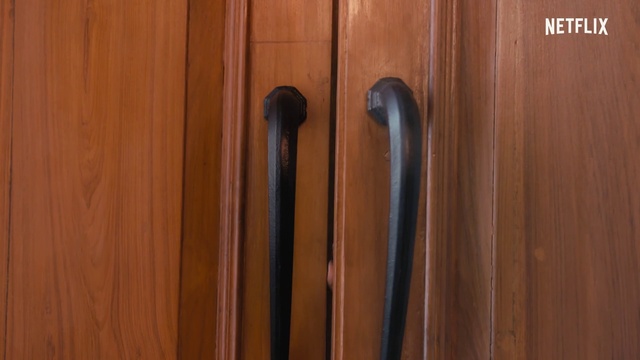 Video Reference: Brown, Handle, Door, Wood, Fixture, Household hardware, Hardwood, Wood stain, Door handle, Plank