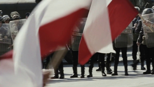 Video Reference: Automotive design, Thigh, Human leg, Event, Carmine, Fashion accessory, Foot, Automotive wheel system, Pedestrian, Automotive exterior