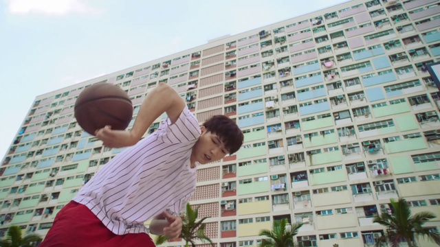 Video Reference: Sky, Building, Daytime, Window, Skyscraper, Shorts, Tower block, Happy, Neighbourhood, Travel
