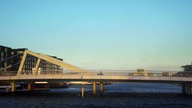 Video Reference: Water, Sky, Cloud, Building, Dusk, Girder bridge, Horizon, Lake, City, Concrete bridge