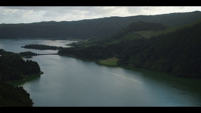 Video Reference: Water, Cloud, Sky, Mountain, Highland, Natural landscape, Lake, Watercourse, Atmospheric phenomenon, Bank