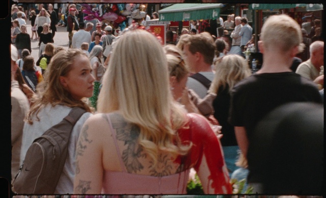Video Reference: Hair, Fashion, Crowd, T-shirt, Layered hair, Event, Eyewear, City, Recreation, Blond