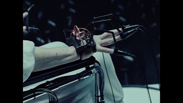 Video Reference: Automotive design, Automotive lighting, Motor vehicle, Microphone, Automotive exterior, Audio equipment, Vehicle door, Music, Entertainment, Musician