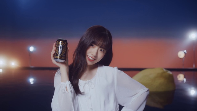 Video Reference: Smile, Flash photography, Happy, Eyewear, Sports equipment, Audio equipment, Cool, Tin can, Mobile phone, Black hair