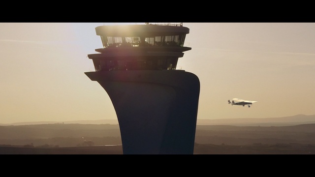 Video Reference: Atmosphere, Sky, Gesture, Aircraft, Atmospheric phenomenon, Horizon, Landscape, Vehicle, Tints and shades, Calm