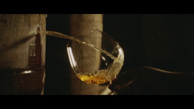 Video Reference: Liquid, Stemware, Drinkware, Barware, Fluid, Oil, Alcoholic beverage, Tableware, Drink, Champagne stemware