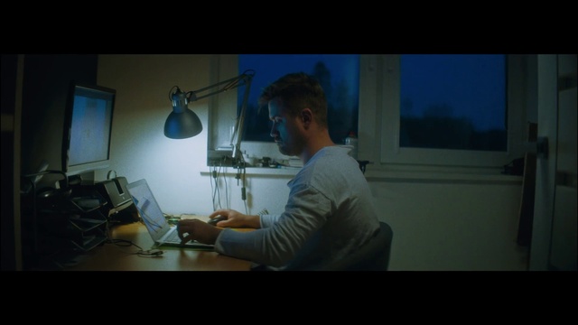 Video Reference: Computer, Table, Desk, Personal computer, Flash photography, Computer monitor, Peripheral, Computer keyboard, Display device, Audio equipment