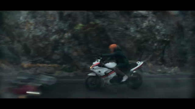 Video Reference: Wheel, Tire, Motorcycle, Automotive lighting, Automotive tire, Asphalt, Motor vehicle, Rolling, Motorcycling, Stunt performer