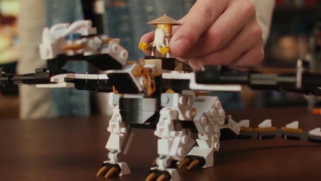 Video Reference: Toy, Lego, Wood, Machine, Engineering, Metal, Thumb, Robot, Carmine, Wrist