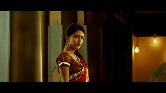 Video Reference: Flash photography, Fashion design, Performing arts, Entertainment, Waist, Trunk, Formal wear, Event, Jewellery, Abdomen