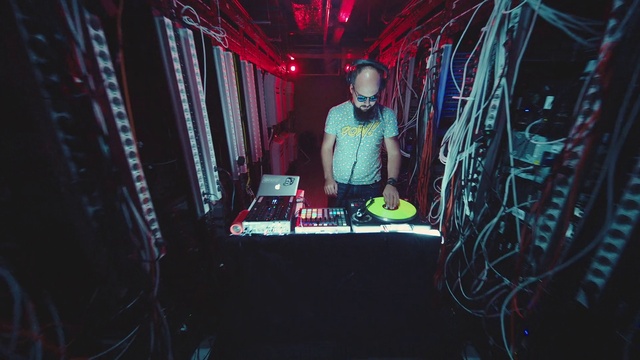 Video Reference: Purple, Entertainment, Flash photography, Music, Audio equipment, Deejay, Visual effect lighting, Music artist, Magenta, Concert