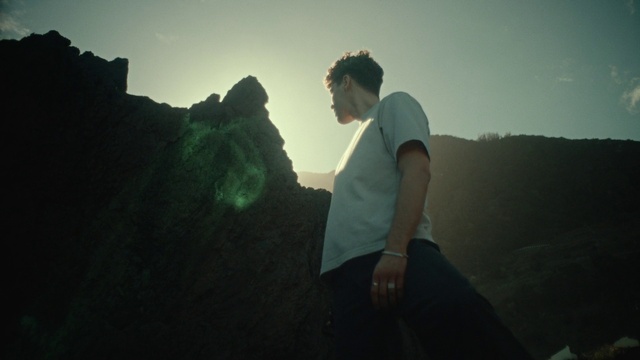 Video Reference: Sky, Cloud, Flash photography, Shorts, Standing, Happy, Horizon, Travel, Landscape, Grass