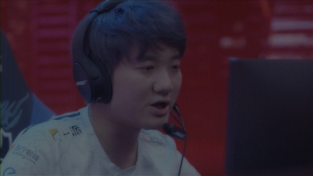 Video Reference: Forehead, Nose, Eyebrow, Mouth, Jaw, Audio equipment, T-shirt, Fun, Electric blue, Bangs