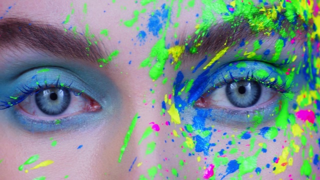 Video Reference: Hair, Nose, Colorfulness, Eyebrow, Hairstyle, Eye, Eyelash, Facial expression, Vertebrate, Green