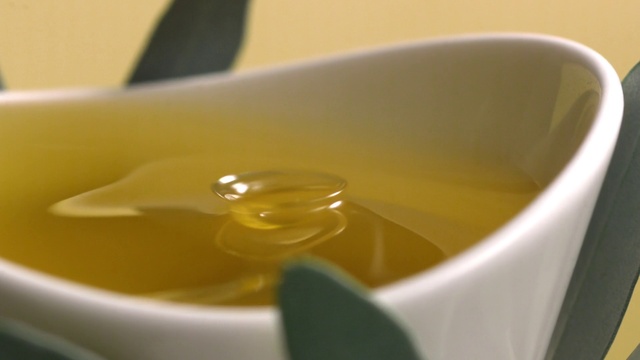 Video Reference: Tableware, Drinkware, Liquid, Dishware, Food, Cup, Ingredient, Fluid, Serveware, Cuisine