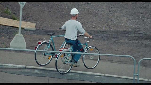 Video Reference: Bicycle, Wheel, Tire, Land vehicle, Bicycles--Equipment and supplies, Bicycle wheel, Crankset, Bicycle tire, Bicycle frame, Bicycle handlebar