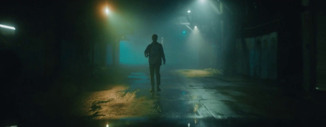 Video Reference: Light, Atmospheric phenomenon, Performing arts, Entertainment, Midnight, Darkness, Event, Electric blue, Flash photography, Backlighting
