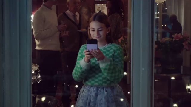 Video Reference: Fashion, Standing, Fun, Event, Magenta, Formal wear, Reflection, Selfie, Room, Holiday