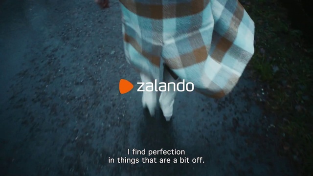 Video Reference: Leg, Human body, Sleeve, Tartan, Knee, Sportswear, Thigh, Font, Denim, Human leg
