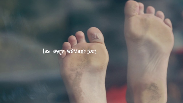 Video Reference: Skin, Leg, Human body, Barefoot, Gesture, Finger, Thumb, Nail, Toe, Comfort
