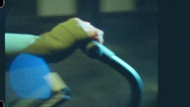 Video Reference: Elbow, Electric blue, Performing arts, Wrist, Audio equipment, Entertainment, Wire, Event, Cable, Human leg