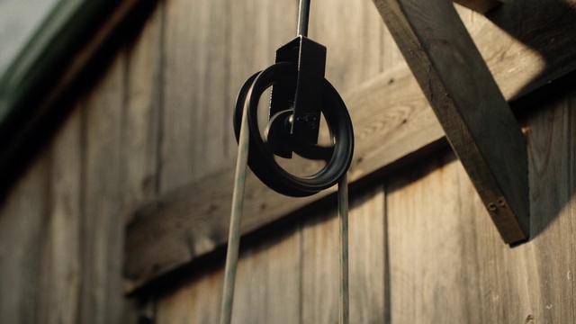 Video Reference: Wood, Water, Font, Tints and shades, Circle, Lock, Metal, Building material, Rim, Rope