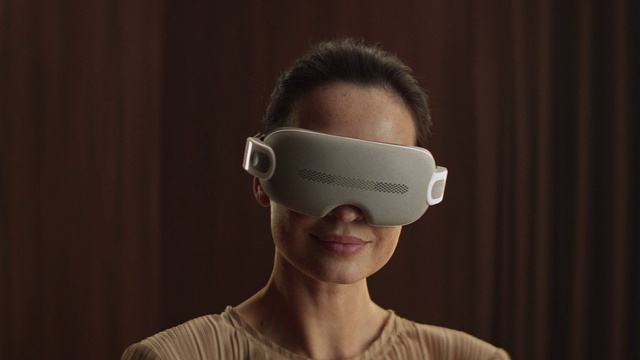 Video Reference: Nose, Glasses, Head, Chin, Vision care, Eyebrow, Eyelash, Ear, Neck, Jaw