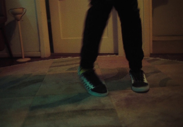 Video Reference: Leg, Thigh, Flooring, Floor, Knee, Sportswear, Tints and shades, Human leg, Electric blue, Road surface