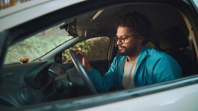 Video Reference: Car, Vehicle, Motor vehicle, Automotive mirror, Automotive design, Mode of transport, Steering wheel, Rear-view mirror, Automotive exterior, Personal luxury car