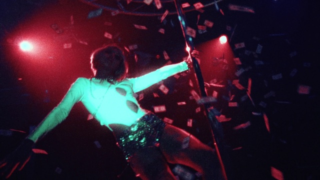 Video Reference: Musician, Musical instrument, Concert, Purple, Music artist, Music, Artist, Performing arts, Visual effect lighting, Entertainment