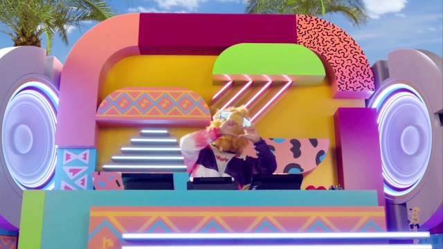 Video Reference: Cloud, Light, Blue, Yellow, Pink, Sky, Font, Fun, Tree, Leisure