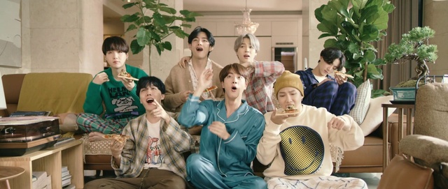 Video Reference: Plant, Shirt, Green, Chair, T-shirt, Sports equipment, Leisure, Fun, Happy, Houseplant