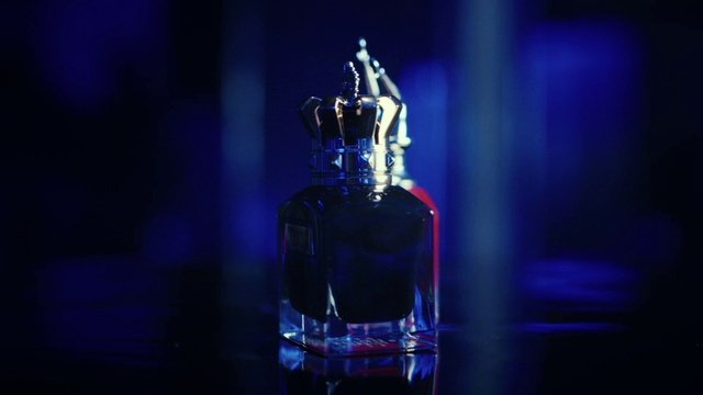 Video Reference: Liquid, Blue, Purple, Fluid, Barware, Drinkware, Drink, Alcoholic beverage, Electric blue, Glass bottle