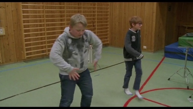 Video Reference: Flooring, Floor, sweatpant, Entertainment, Rope, Cleanliness, Balance, Event, Sports, Knee